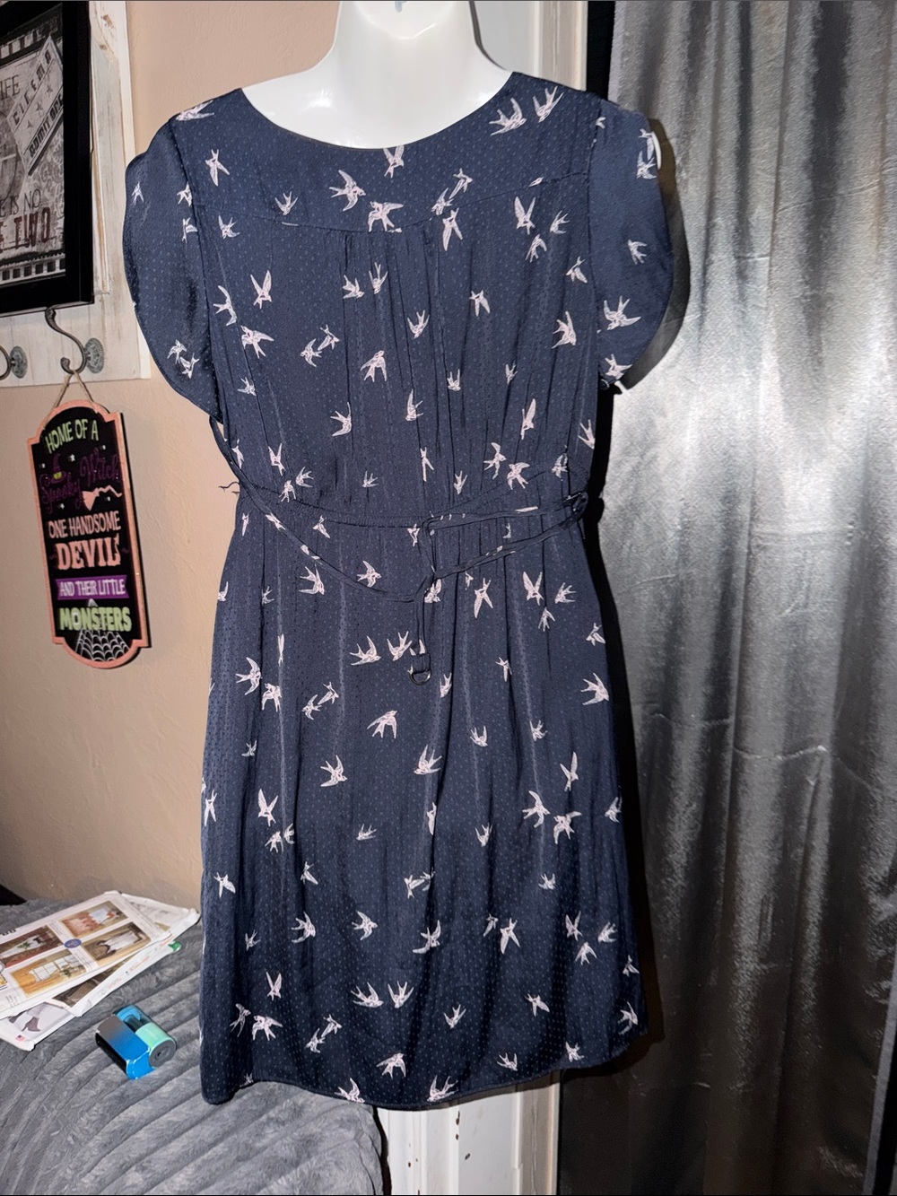 Women's Navy V-Neck Bird Swallow Y2K Print Dress H&M size medium - Picture 5 of 6